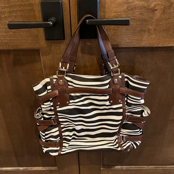 Michael Kors purse - Picture 2 of 8